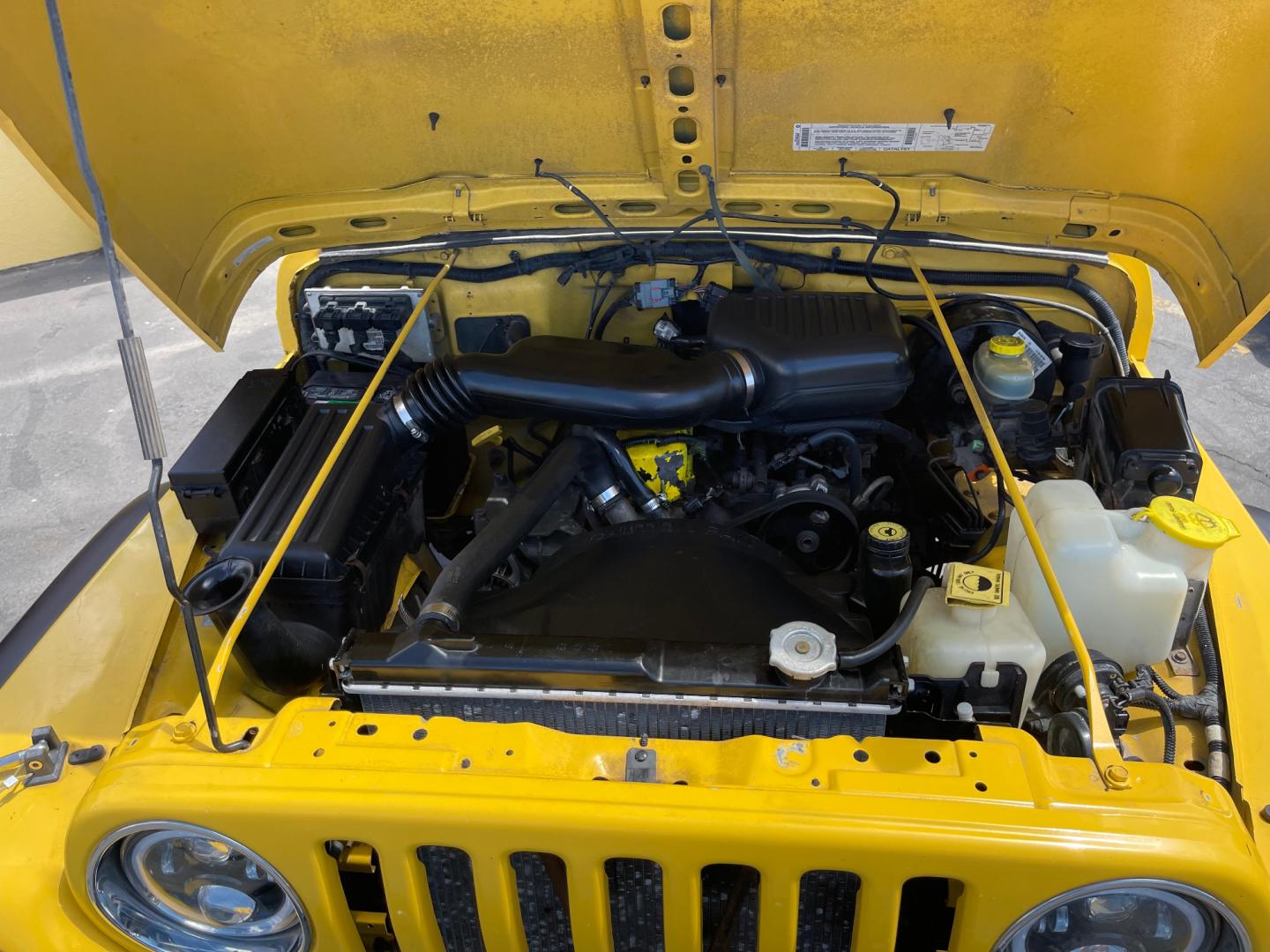 2000 Solar Yellow /Black Jeep Wrangler SE (1J4FA29P9YP) with an 2.5L 4 Cyl. engine, Manual transmission, located at 801 South State Street, Salt Lake City, UT, 84111, (801) 328-0098, 40.751953, -111.888206 - Wow extremely rare to find extra clean Jeep in immaculate condition 4x4! Low miles only 98,248 miles! Interior and exterior are both in excellent shape for the year. This is a clean title no reported accidents on the CarFax history report. It has passed emissions already and is ready to go. Featur - Photo#37